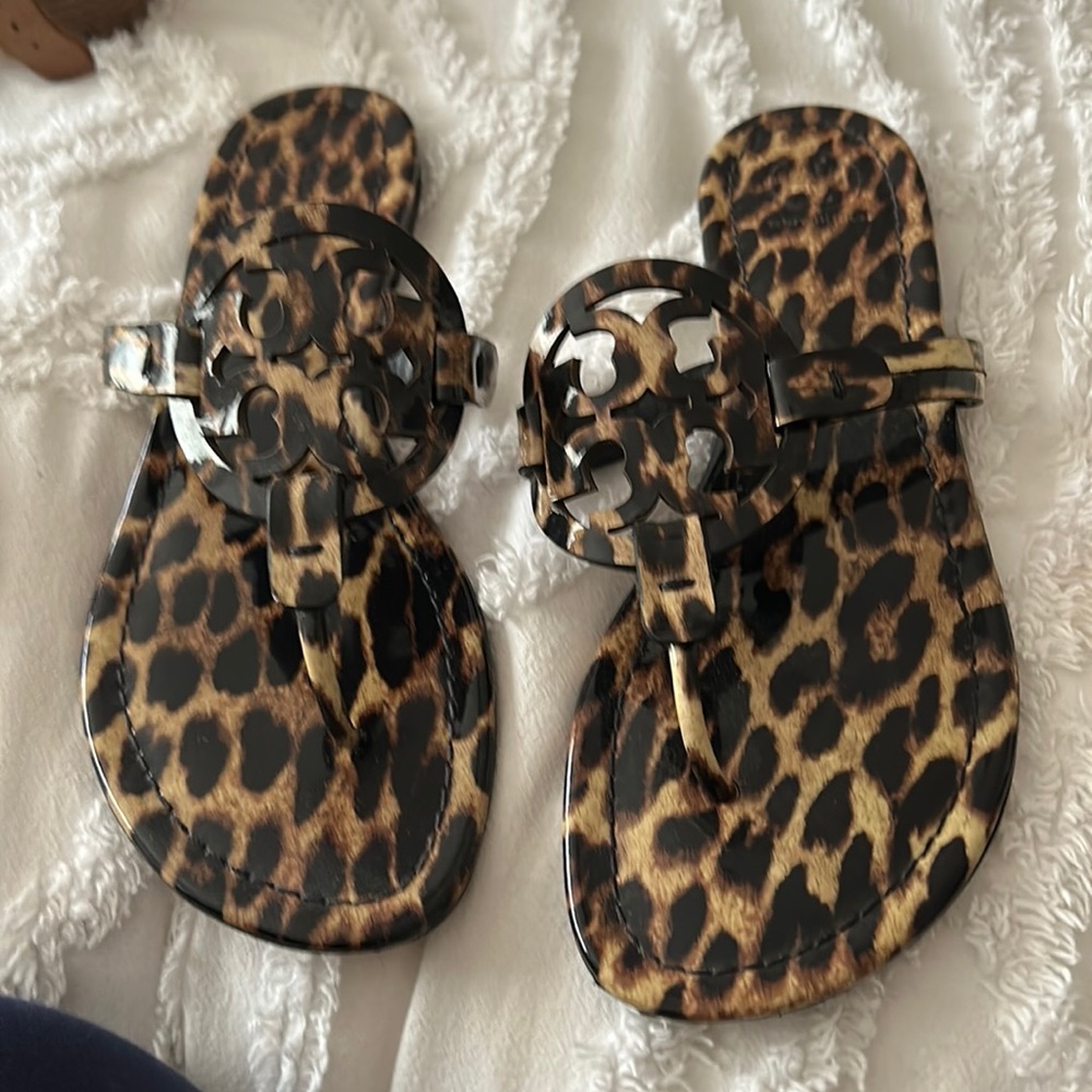 Leopard print Tory flip flops